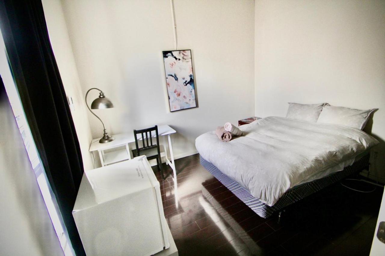 The Parkdale Hostellerie Торонто Экстерьер фото